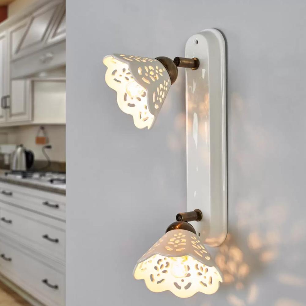 allithato fali csipkes porcelan mediterran lampa falra falikar konyha spotlampa klasszikus elegans country etkezo haloszoba lyukacsos viragos feher lampa rusztikus.jpg